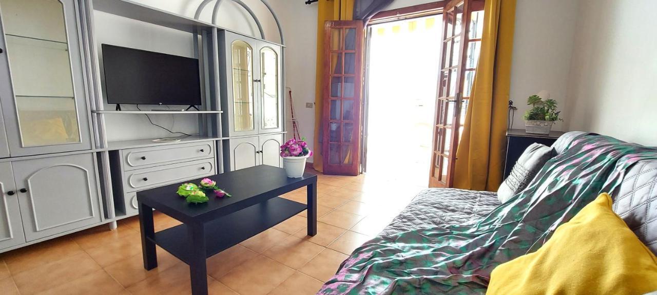 Los Cristianos Apartment, 1 Bedroom Wifi Free & Big Terrace Bagian luar foto