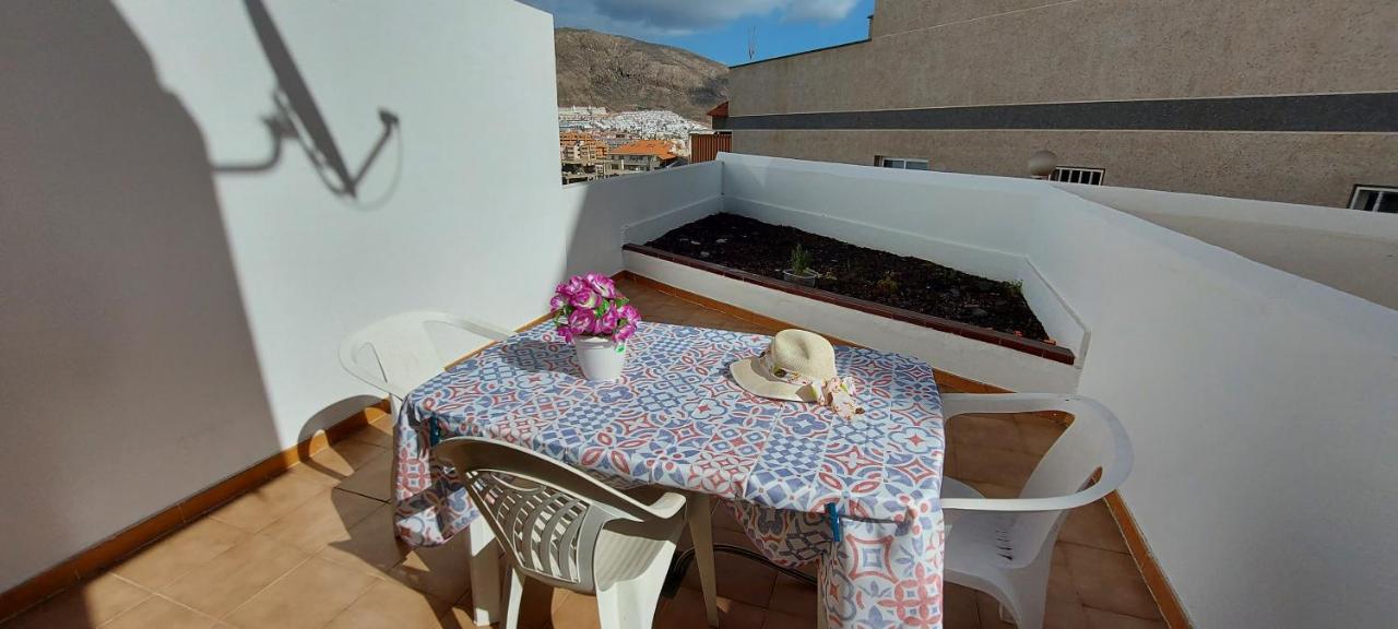 Los Cristianos Apartment, 1 Bedroom Wifi Free & Big Terrace Bagian luar foto